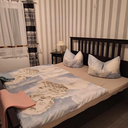 Haus Rosi Apartment Lutzerath ภายนอก รูปภาพ